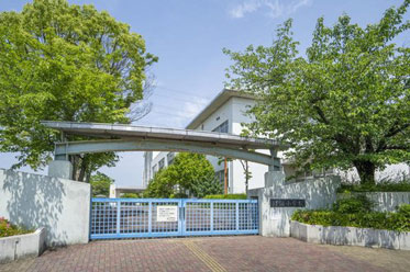 みよし市立緑丘小学校：徒歩13分（約1,000m）