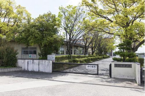 沓掛中学校 徒歩22分／約1,750m